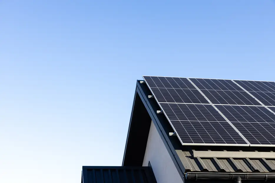 Panneaux photovoltaïques posés sur une toiture